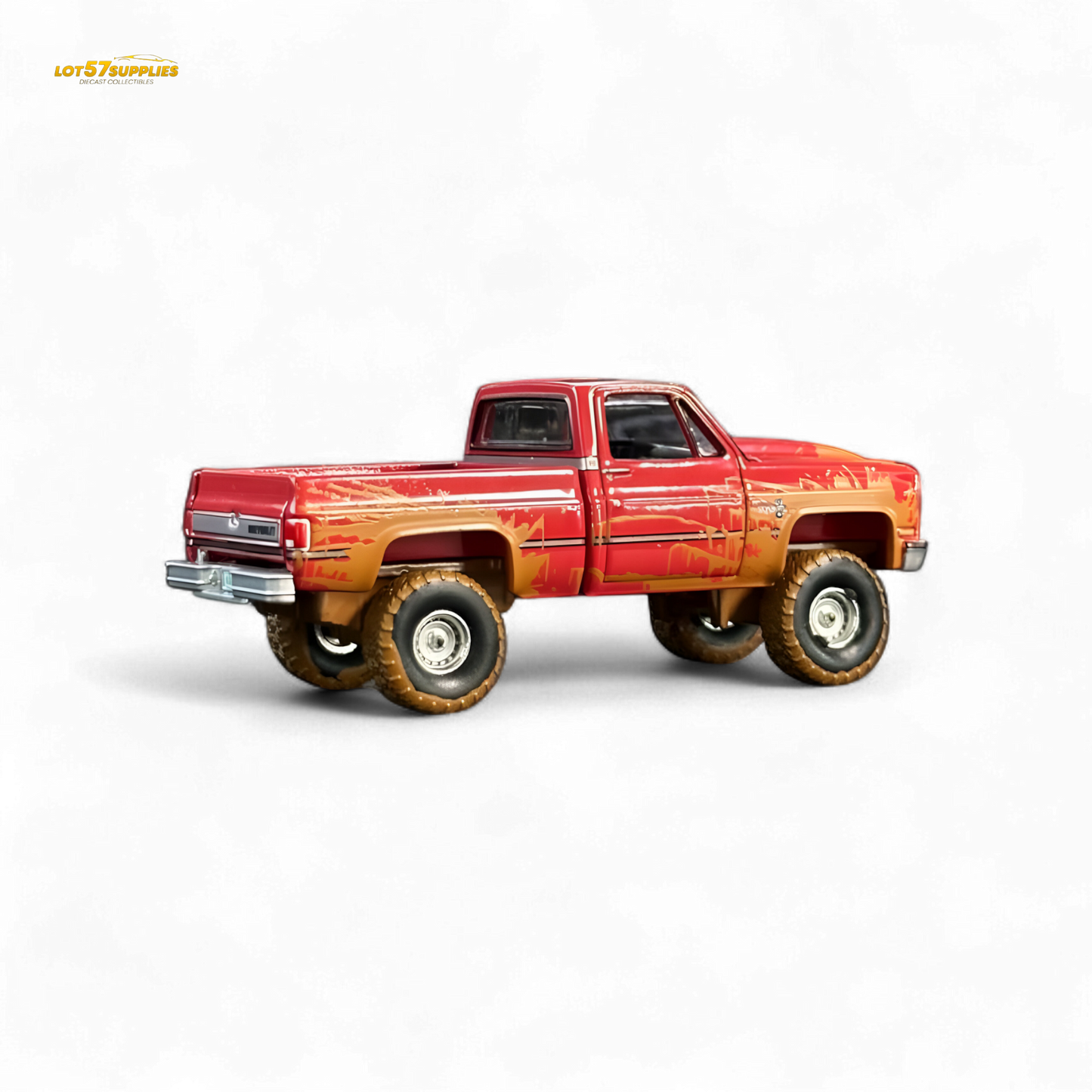 Auto World 1983 Chevrolet Silverado K10 4x4 Muddy LIFTED Squarebody 1:64 BUNDLE 1:64