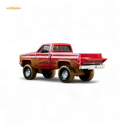 Auto World 1983 Chevrolet Silverado K10 4x4 Muddy LIFTED Squarebody 1:64 BUNDLE 1:64