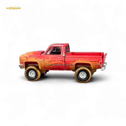 Auto World 1983 Chevrolet Silverado K10 4x4 Muddy LIFTED Squarebody 1:64